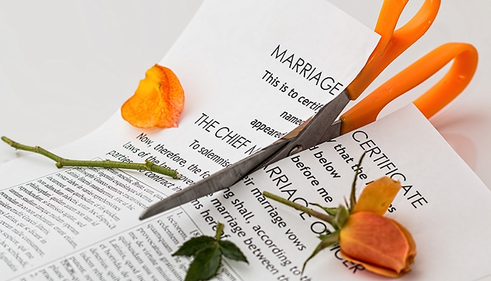 Décret relatif à la procédure applicable aux divorces contentieux et à la séparation de corps ou au divorce sans intervention judiciaire